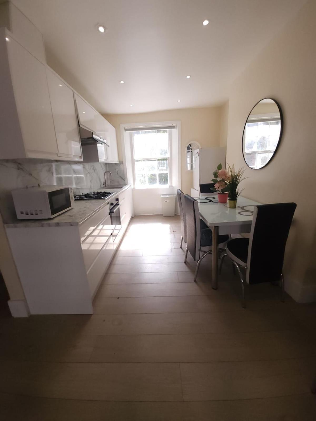 Renovu Premium Homes In Kensington Appartement Londen