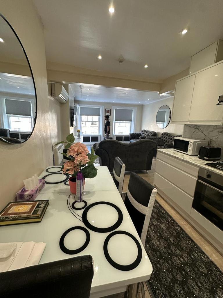 Renovu Premium Homes In Kensington Appartement