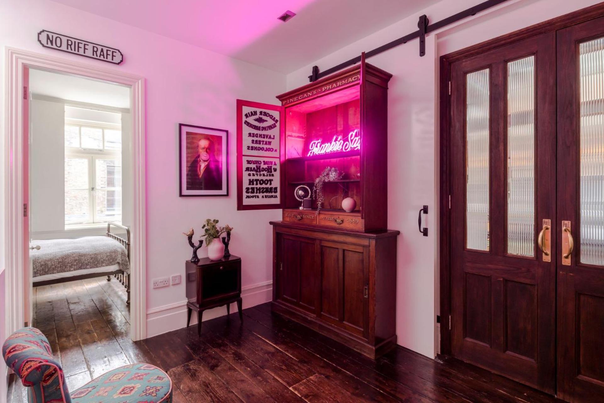 The Dream Factory - Bridge- By Frankie Says Holiday home London