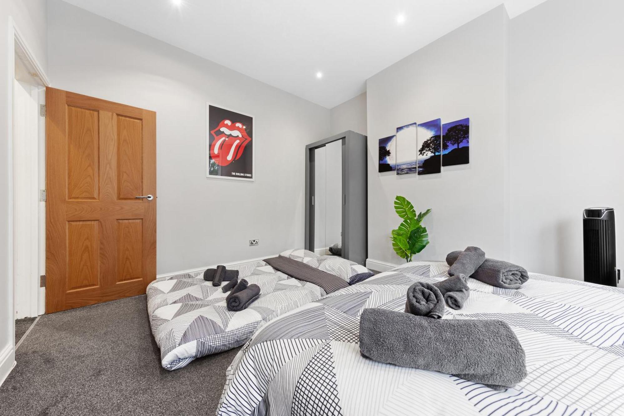 Modern In Shepherds Bush, Near Westfield