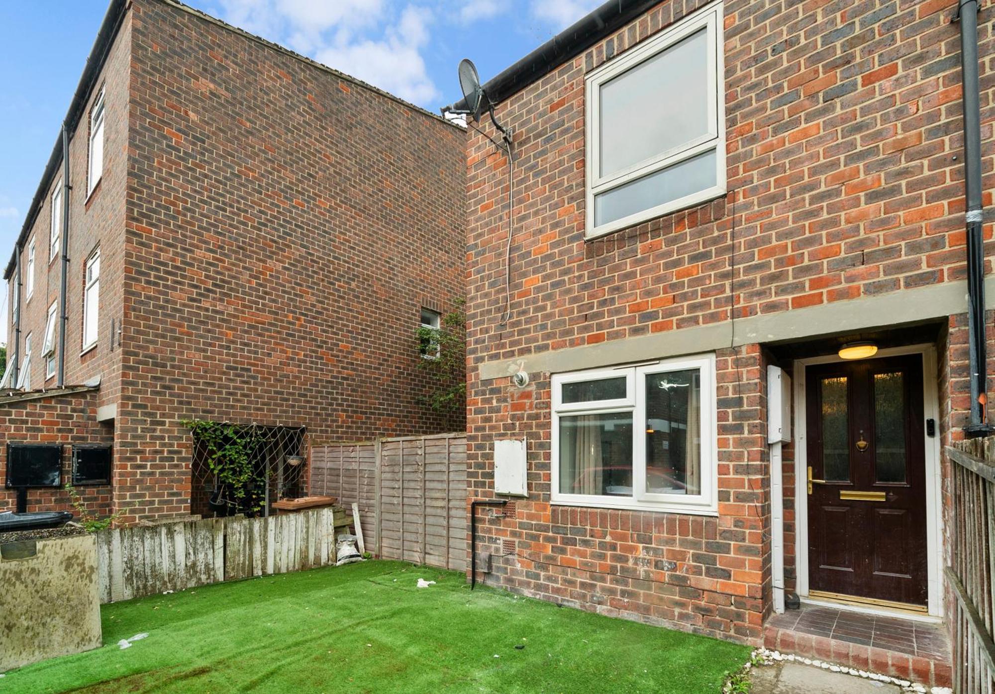 Apartment Stylish 3-bedroom Greenwich 2 Bath Pad & Free Parking *