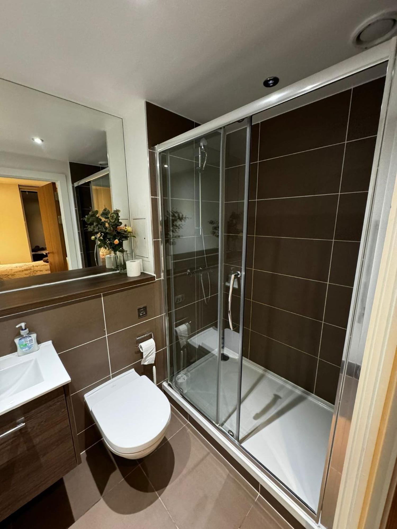 Apartment Two Br Flat In Britannia Point Bp65 *