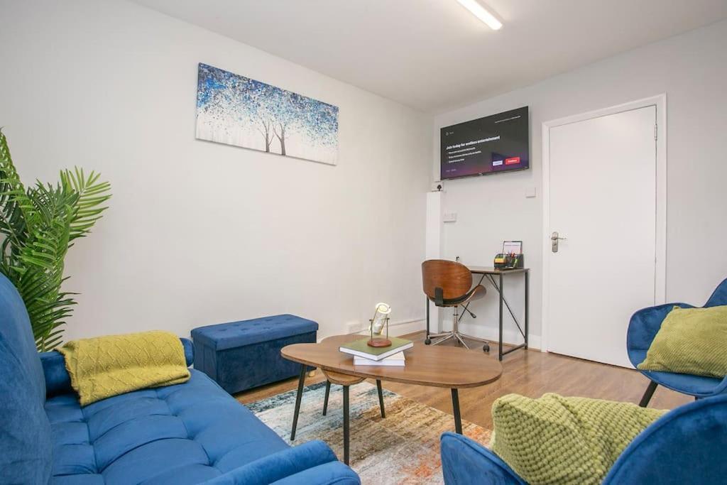 Large Stylish 2bedroom Flat In Wood Apartment London