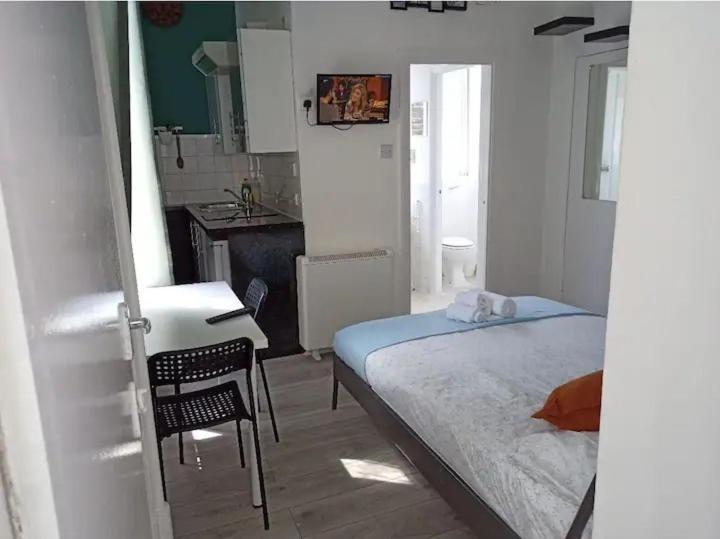 Lovely By Hyde Park- 7 * London