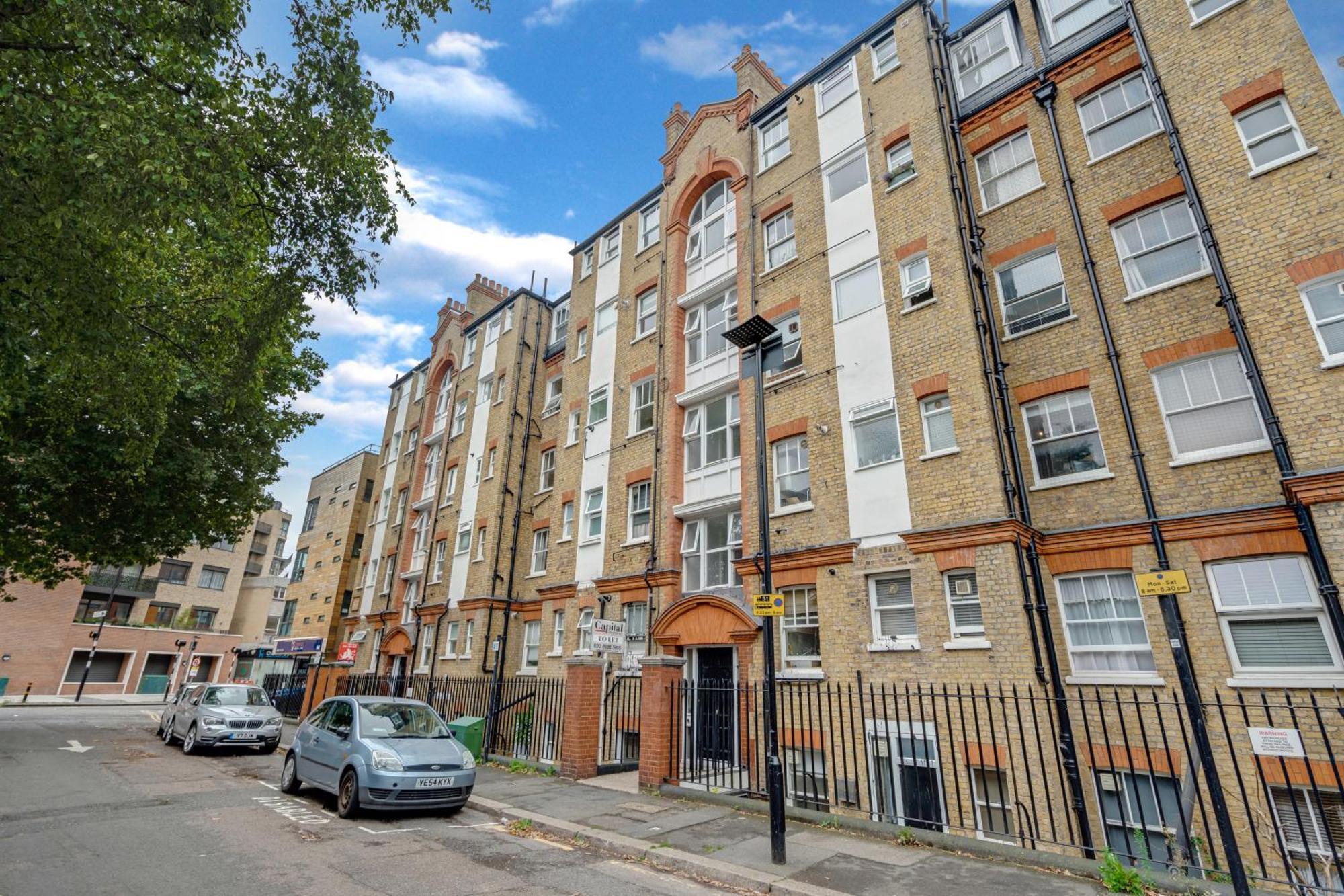 Very Central,1gb Fibre Wifi, 2min To Tube & Heathrow, Free Coffee, Milk & Snacks, 2 New Tvs & Sofabed Apartment *
