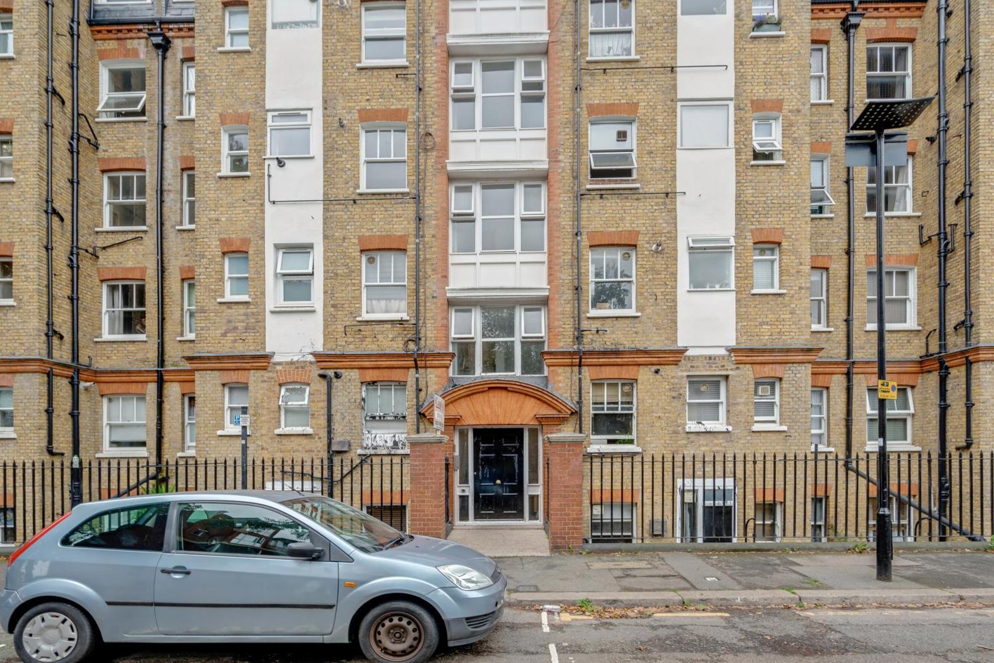Very Central,1gb Fibre Wifi, 2min To Tube & Heathrow, Free Coffee, Milk & Snacks, 2 New Tvs & Sofabed London