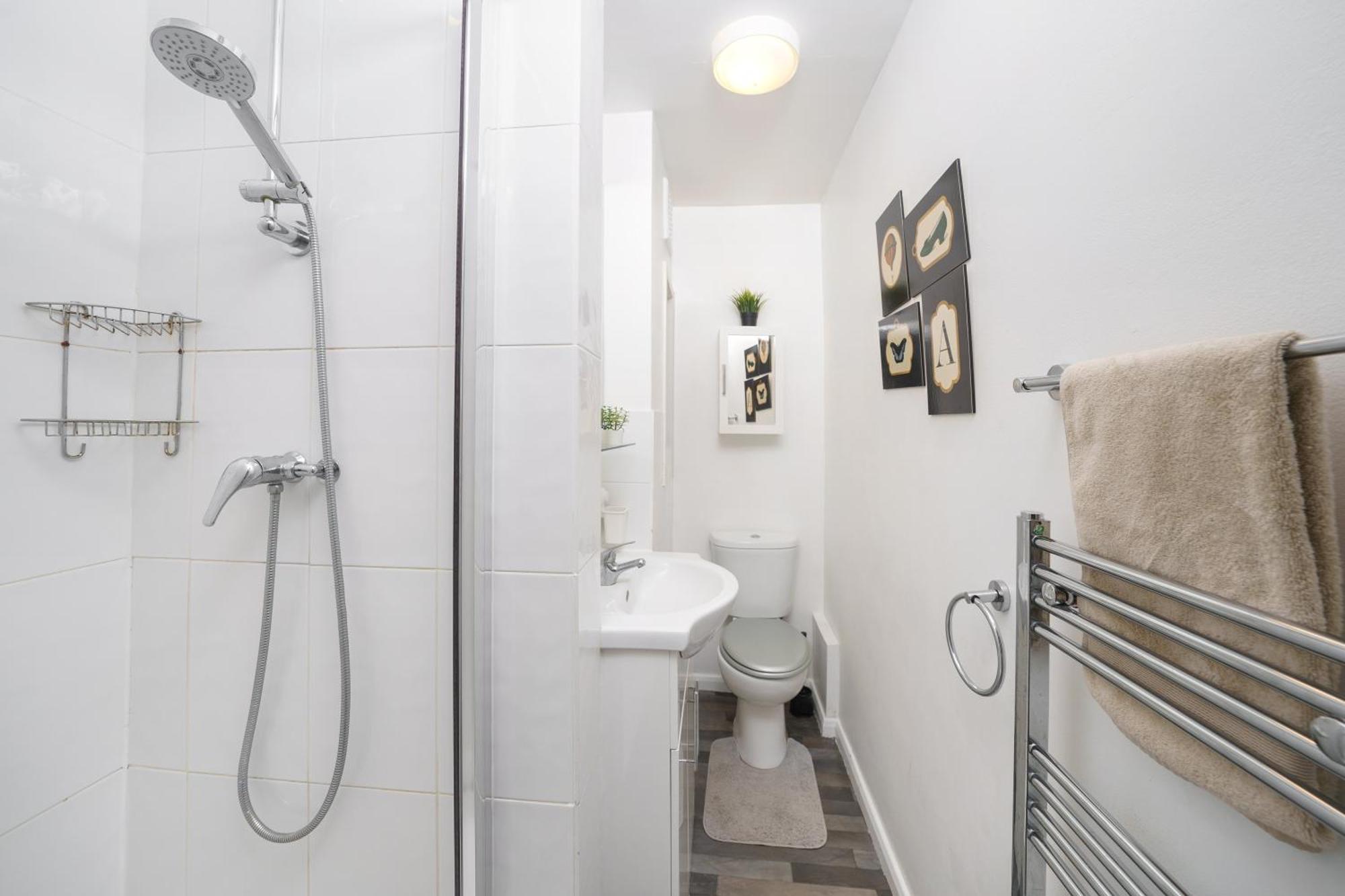 Cozy 2-Bed Garden Flat, With Free Private Parking, Wembley * Londres