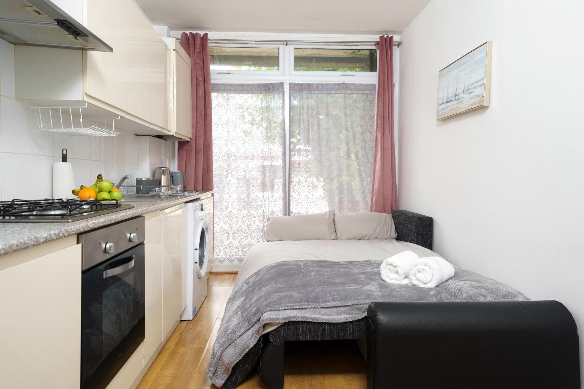 Apartamento Cozy 2-Bed Garden Flat, With Free Private Parking, Wembley *