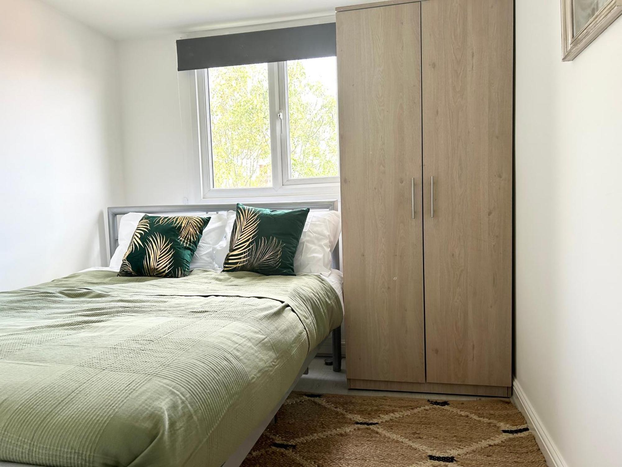 Serviced Near Tottenham Hotspurs Football Stadium Great For Contractors Apartment