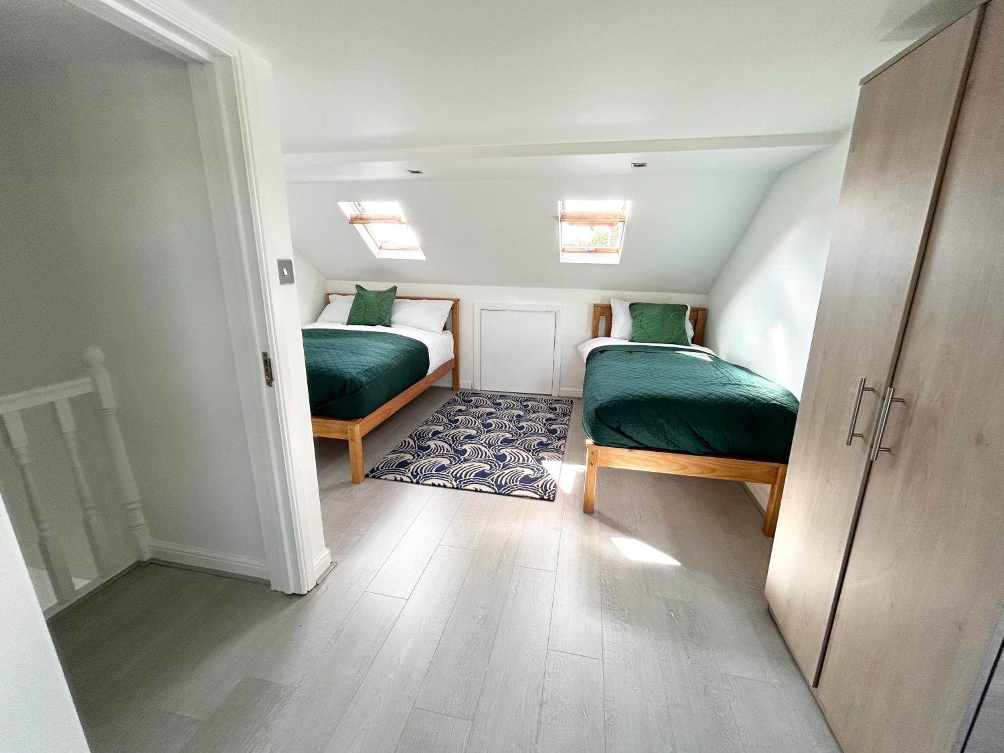 Serviced Near Tottenham Hotspurs Football Stadium Great For Contractors * London
