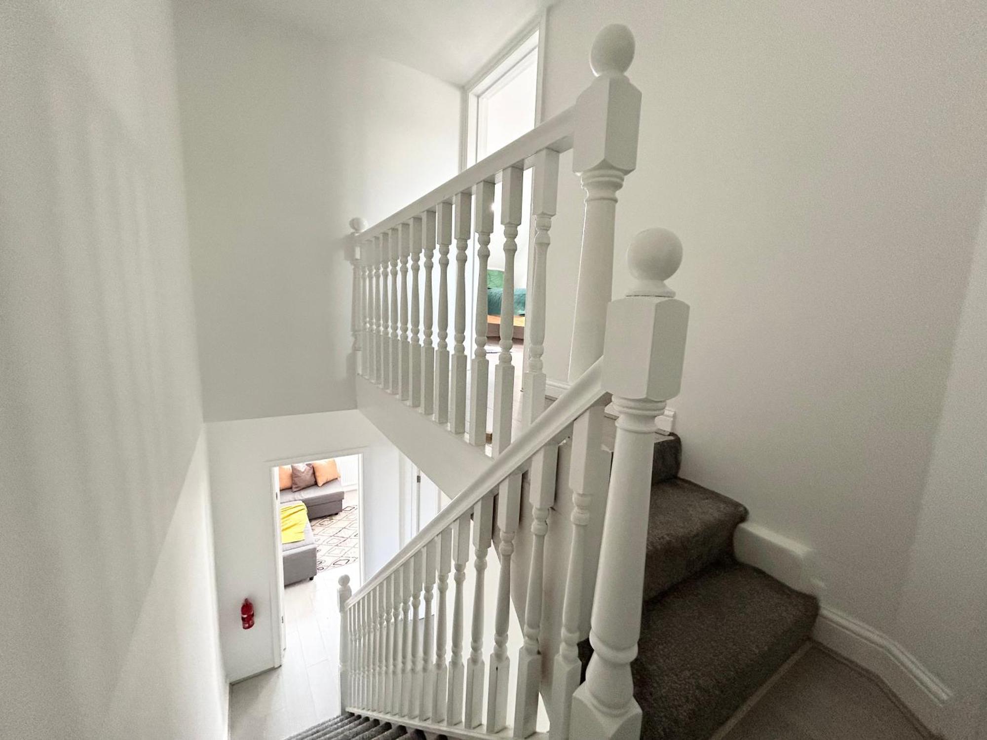 Serviced Near Tottenham Hotspurs Football Stadium Great For Contractors Apartment *
