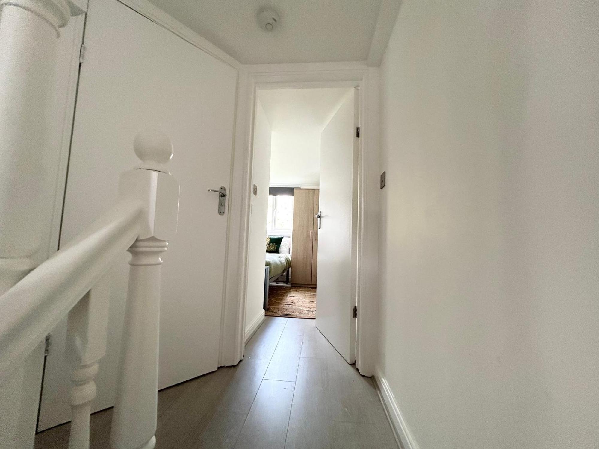 Apartment Serviced Near Tottenham Hotspurs Football Stadium Great For Contractors *