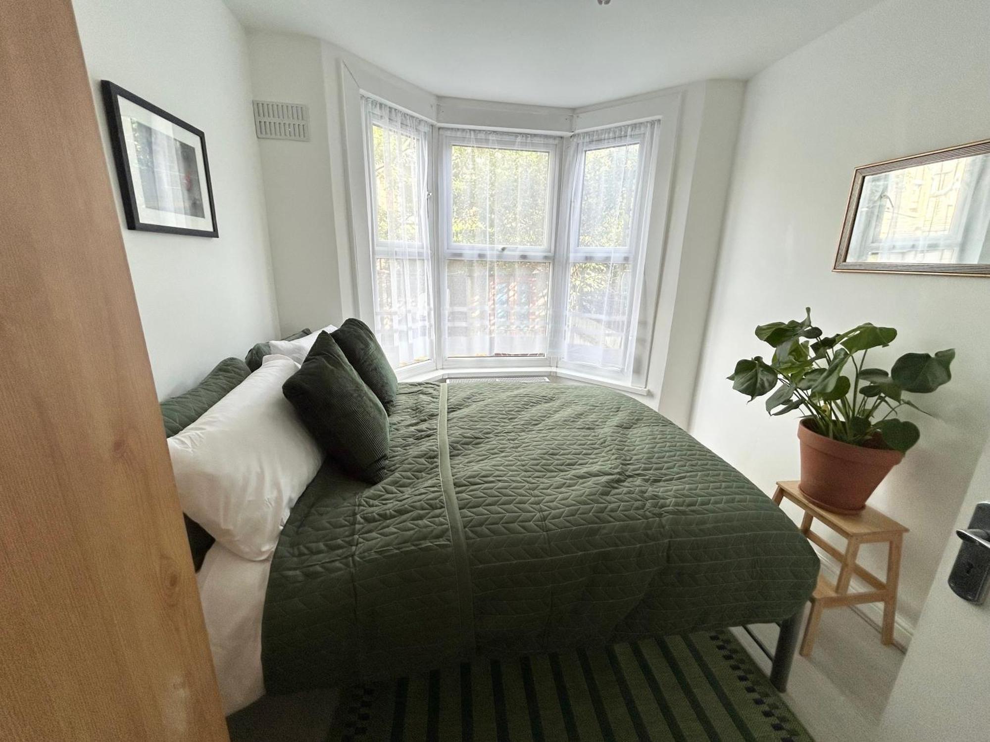 Serviced Near Tottenham Hotspurs Football Stadium Great For Contractors Apartment London