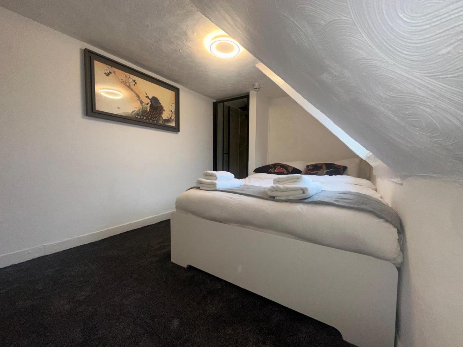 New One Bedroom In Chiswick *