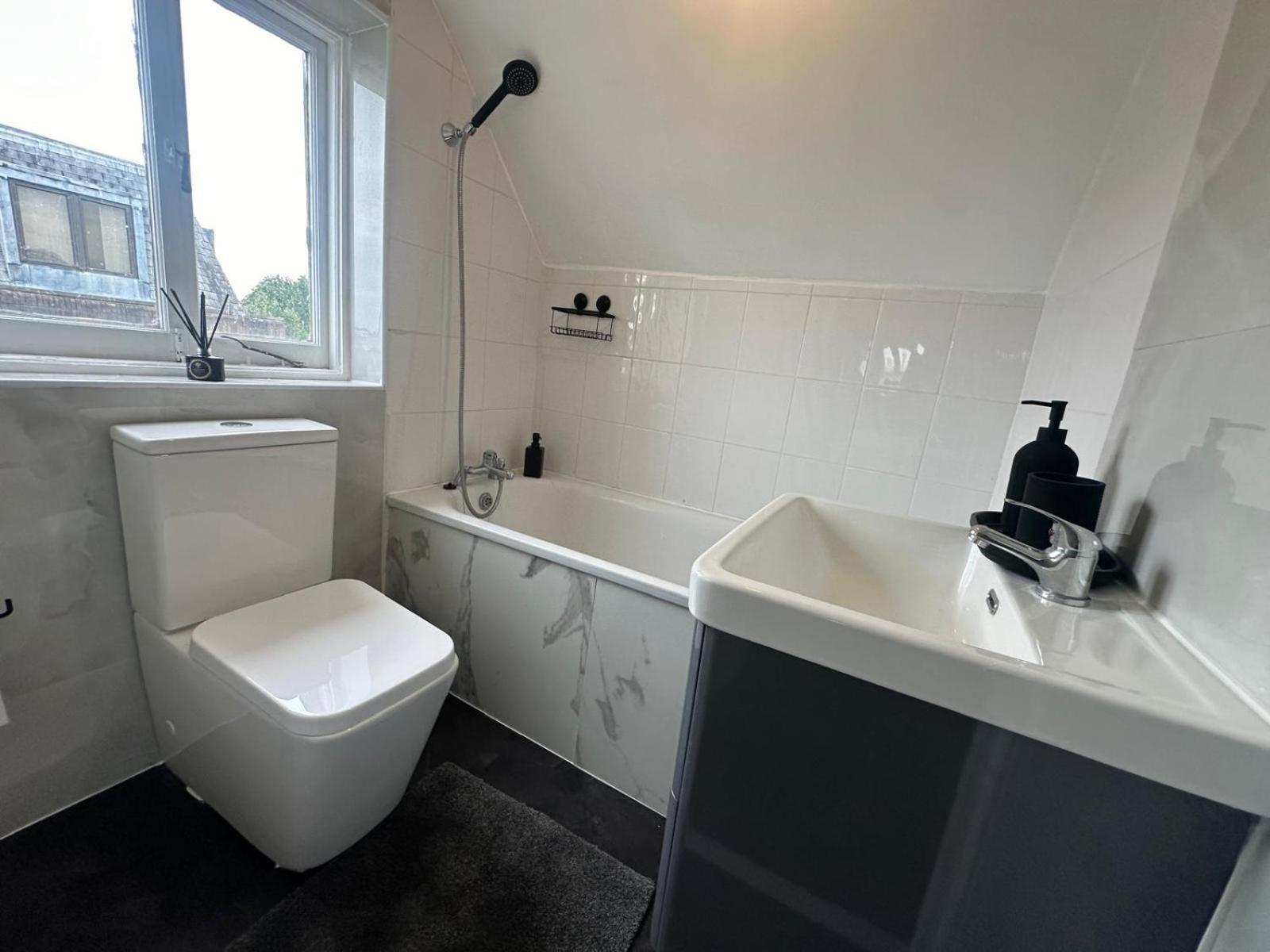New One Bedroom In Chiswick *