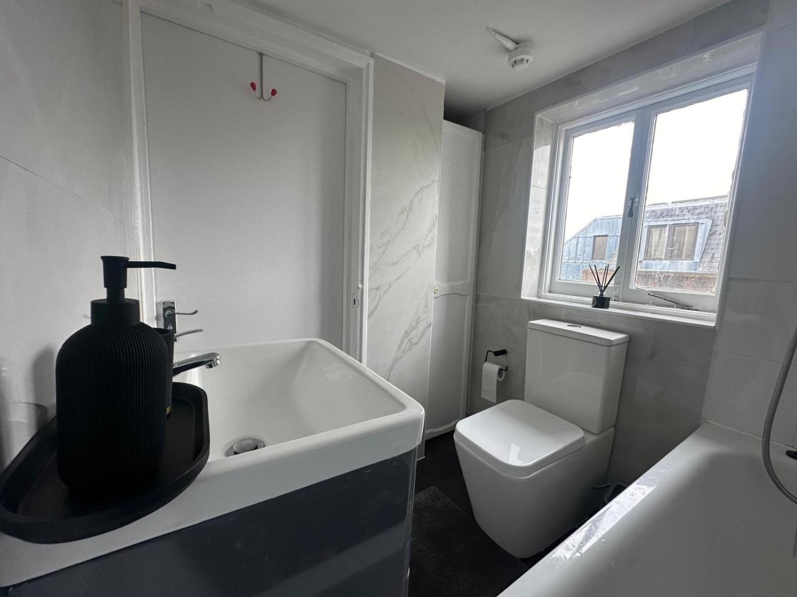 New One Bedroom In Chiswick