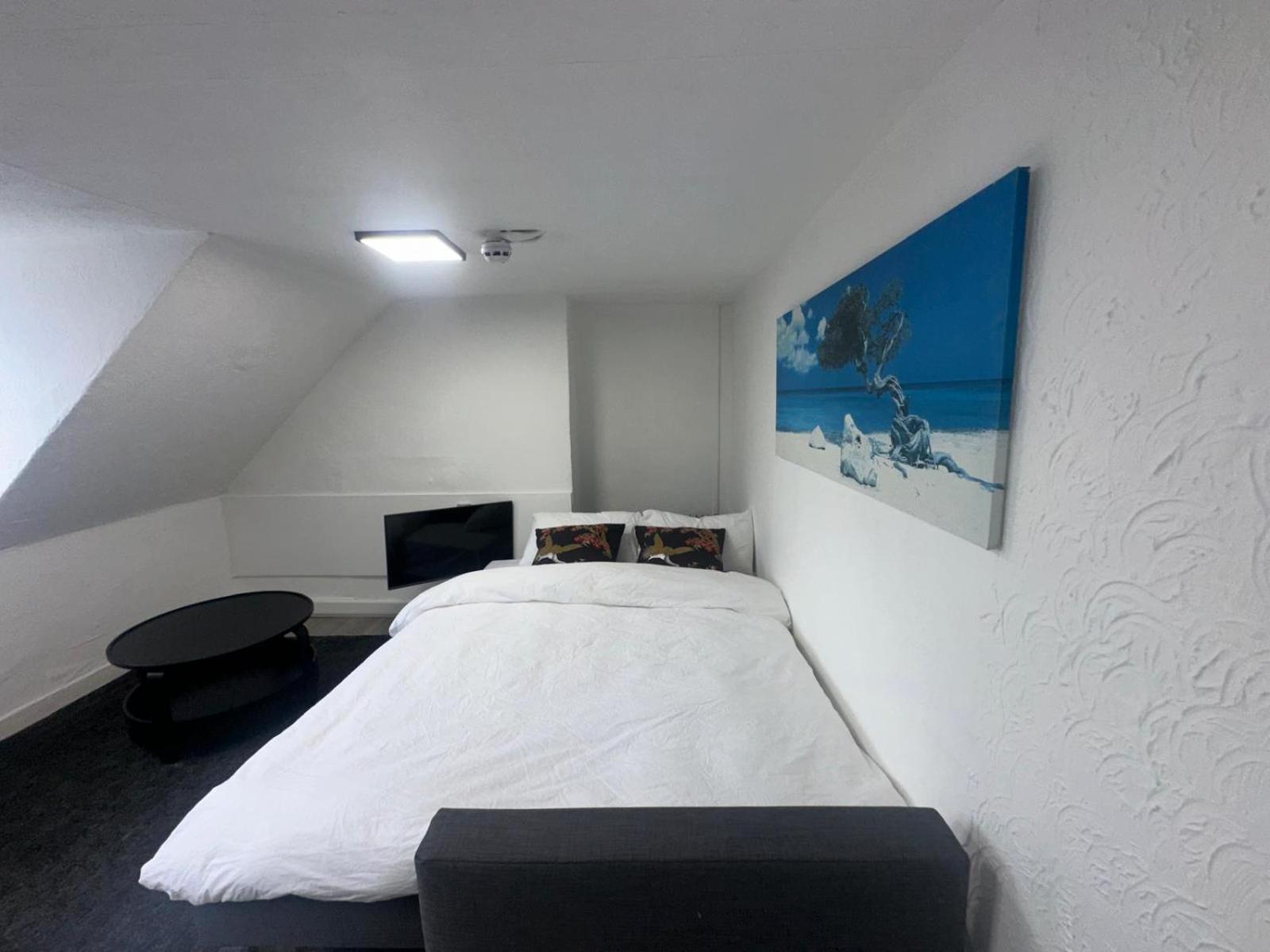 New One Bedroom In Chiswick Apartment