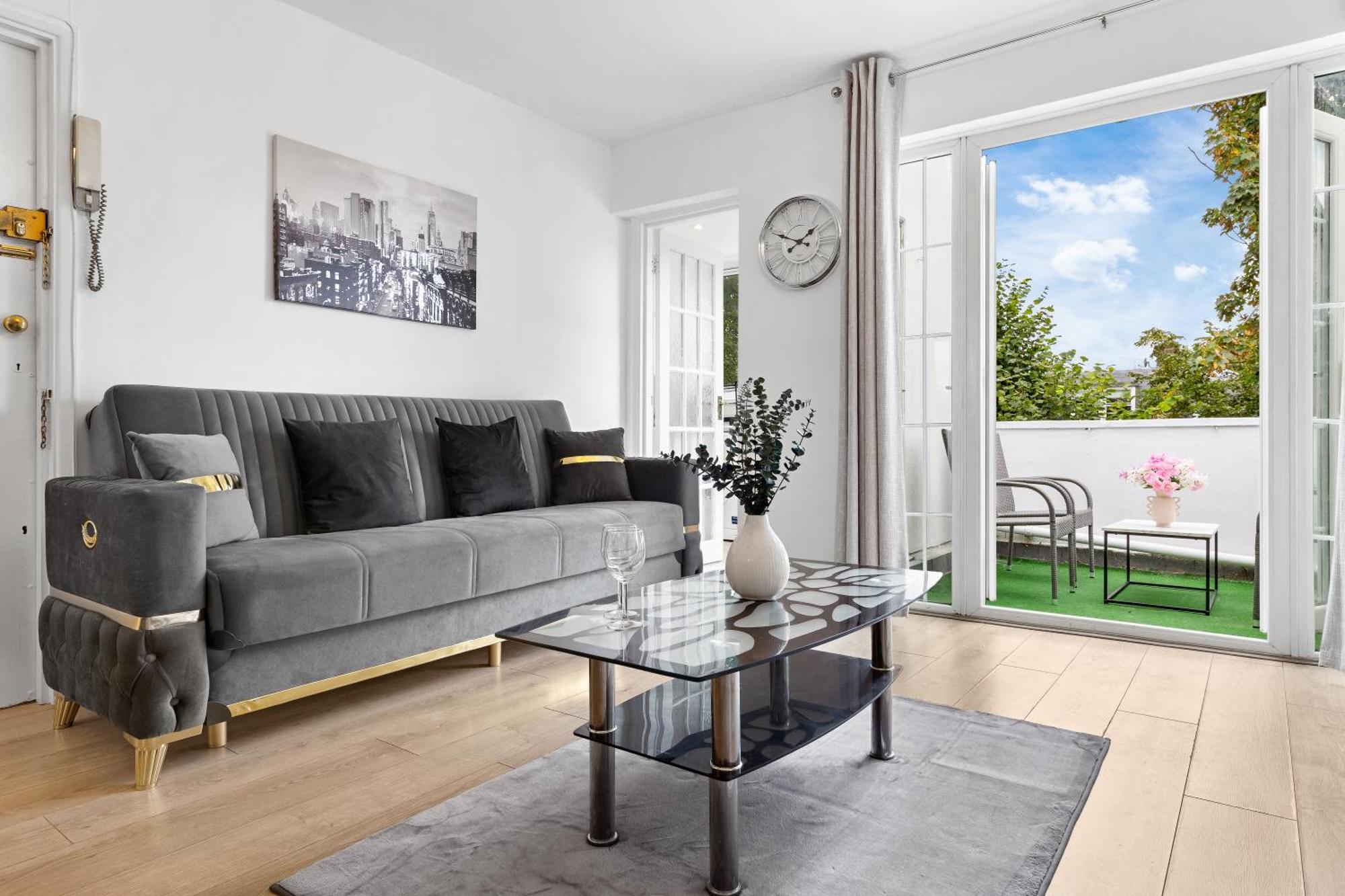 Leilighet Newly Renovated Kensington 2 Bedroom With Balcony Near Harrods Sleeps 6, 2 Min Walk From Station