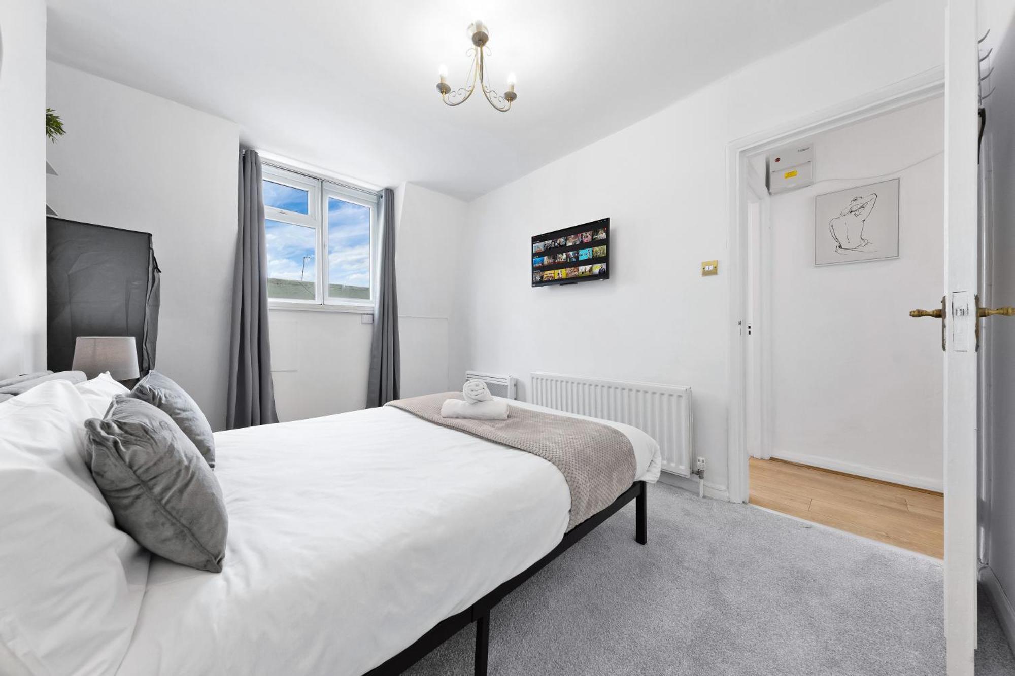 Newly Renovated Kensington 2 Bedroom With Balcony Near Harrods Sleeps 6, 2 Min Walk From Station Leilighet *