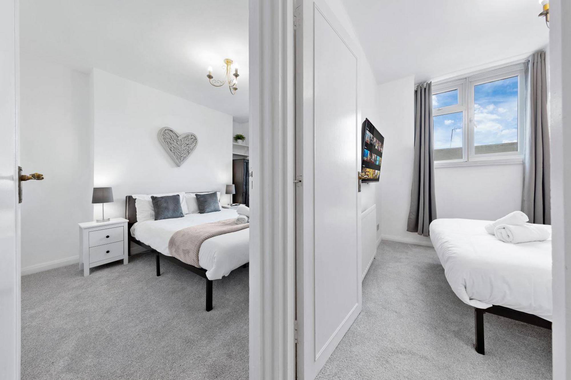 Leilighet Newly Renovated Kensington 2 Bedroom With Balcony Near Harrods Sleeps 6, 2 Min Walk From Station London