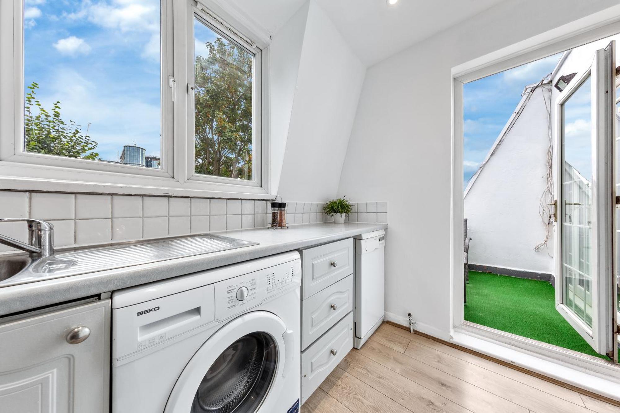 Leilighet Newly Renovated Kensington 2 Bedroom With Balcony Near Harrods Sleeps 6, 2 Min Walk From Station