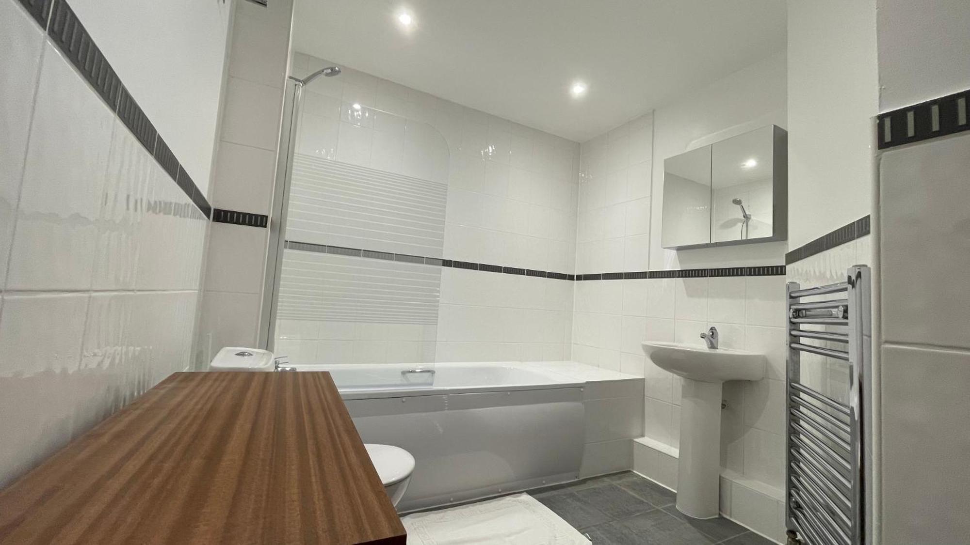 4- Bedroom , 1 Living Flat Near Emirates Stadium * London