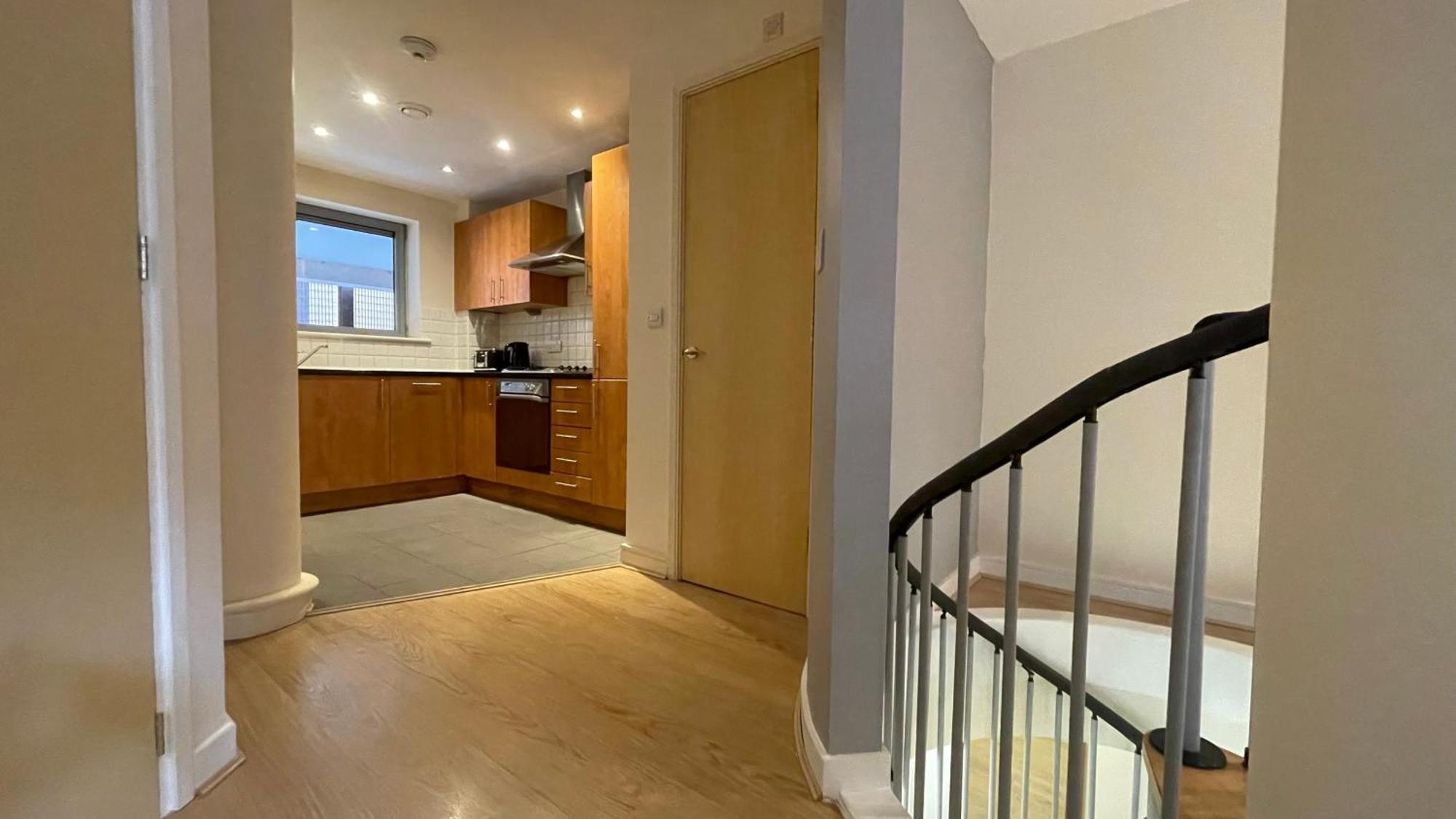 4- Bedroom , 1 Living Flat Near Emirates Stadium Apartment *
