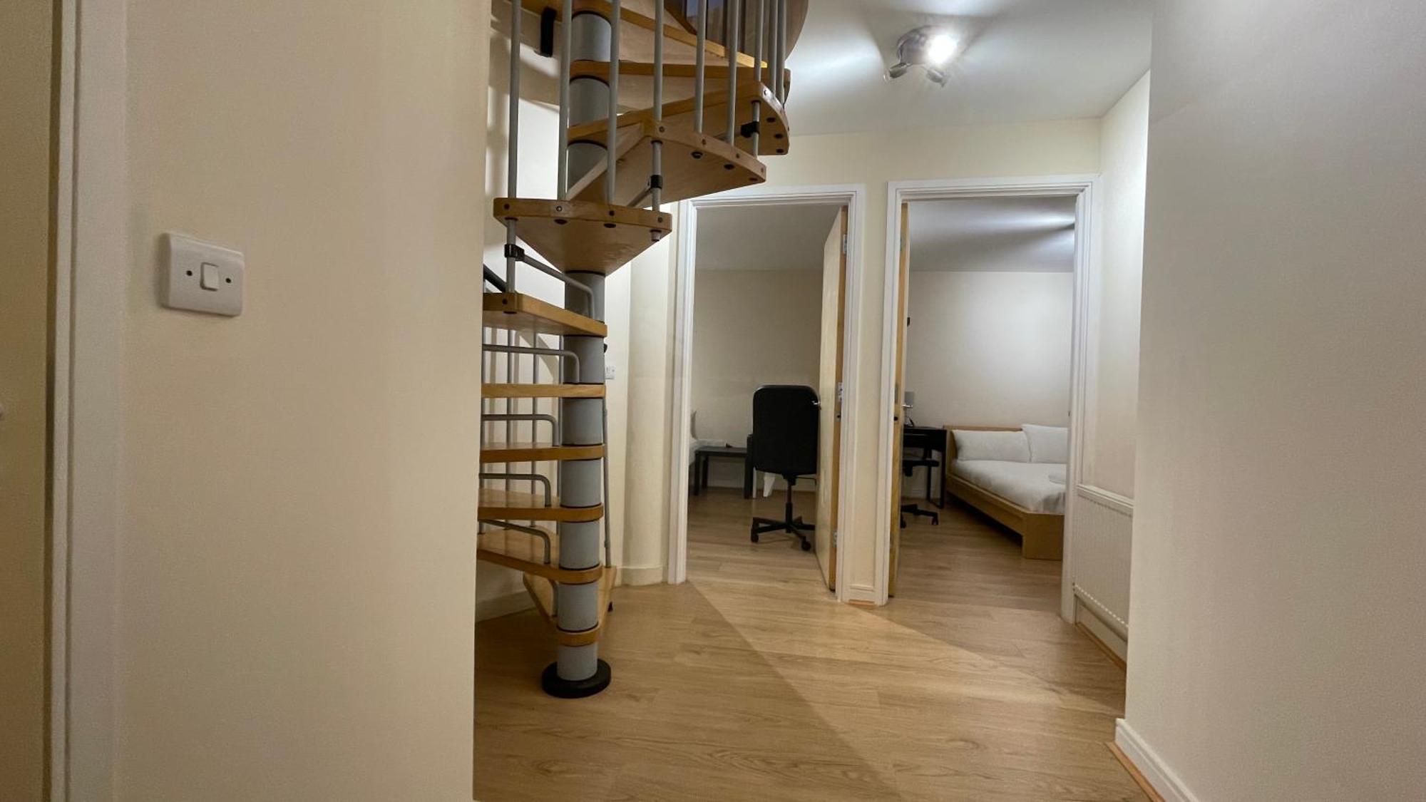Apartment 4- Bedroom , 1 Living Flat Near Emirates Stadium London