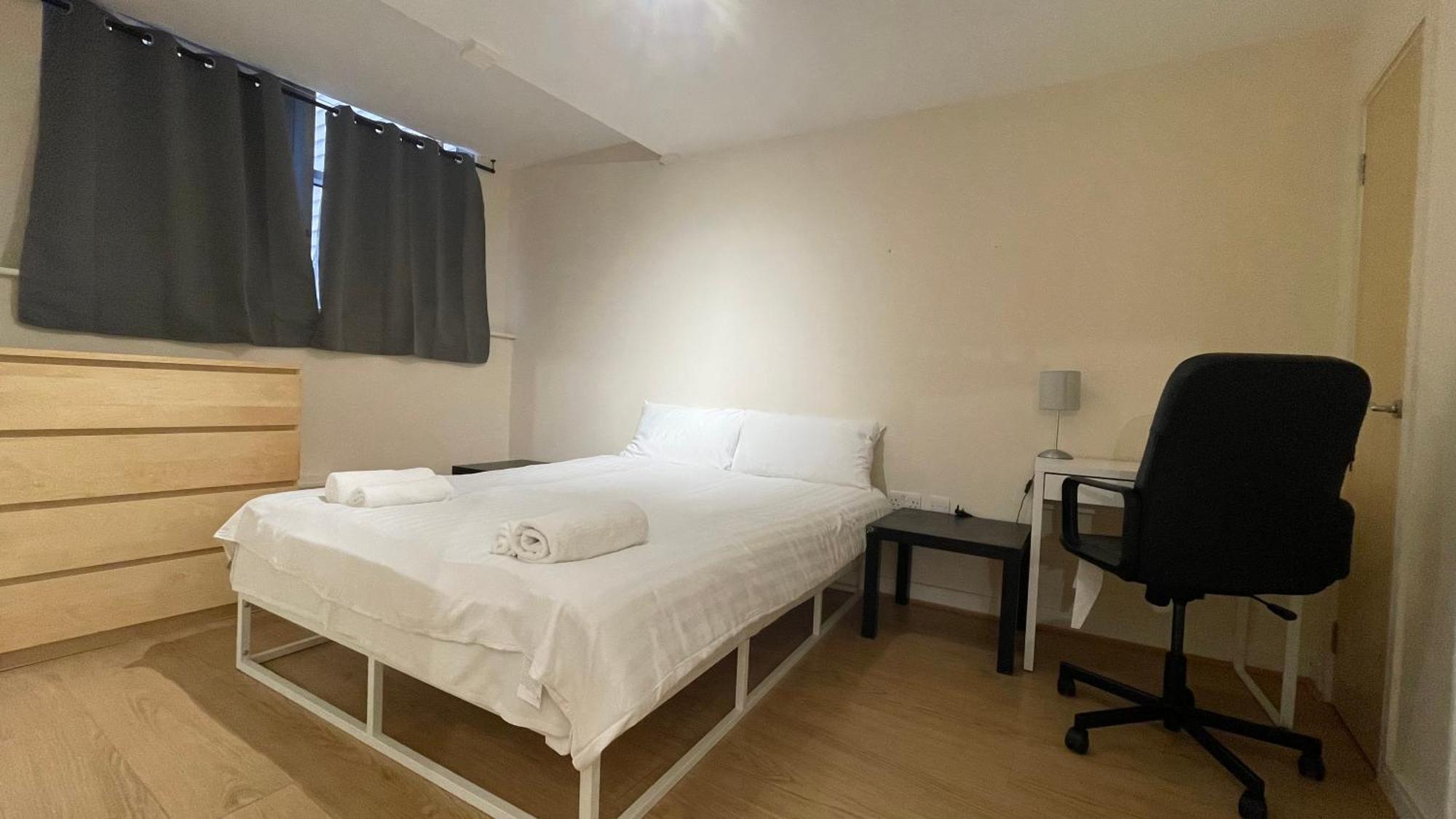 4- Bedroom , 1 Living Flat Near Emirates Stadium * London