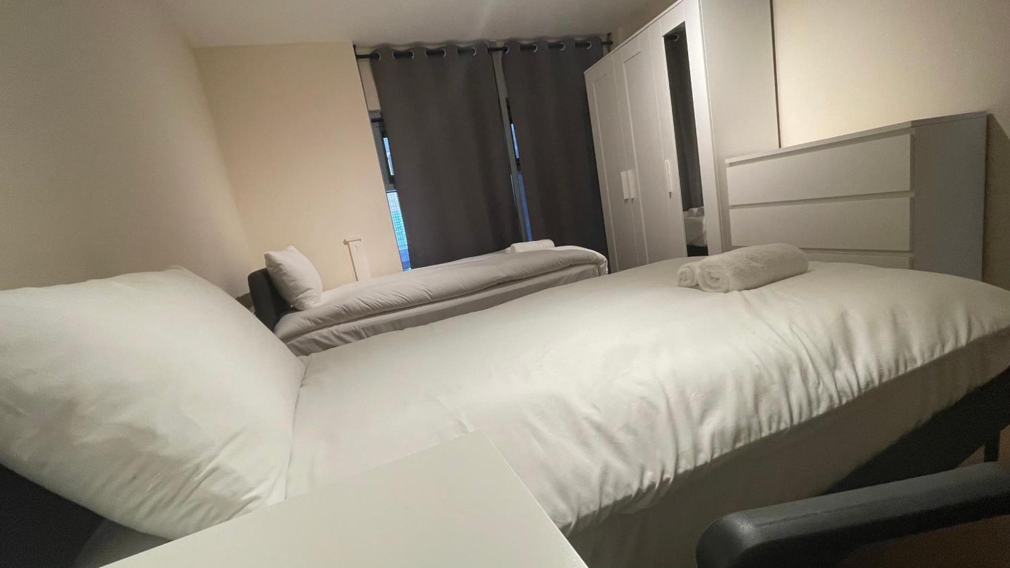 4- Bedroom , 1 Living Flat Near Emirates Stadium Apartment
