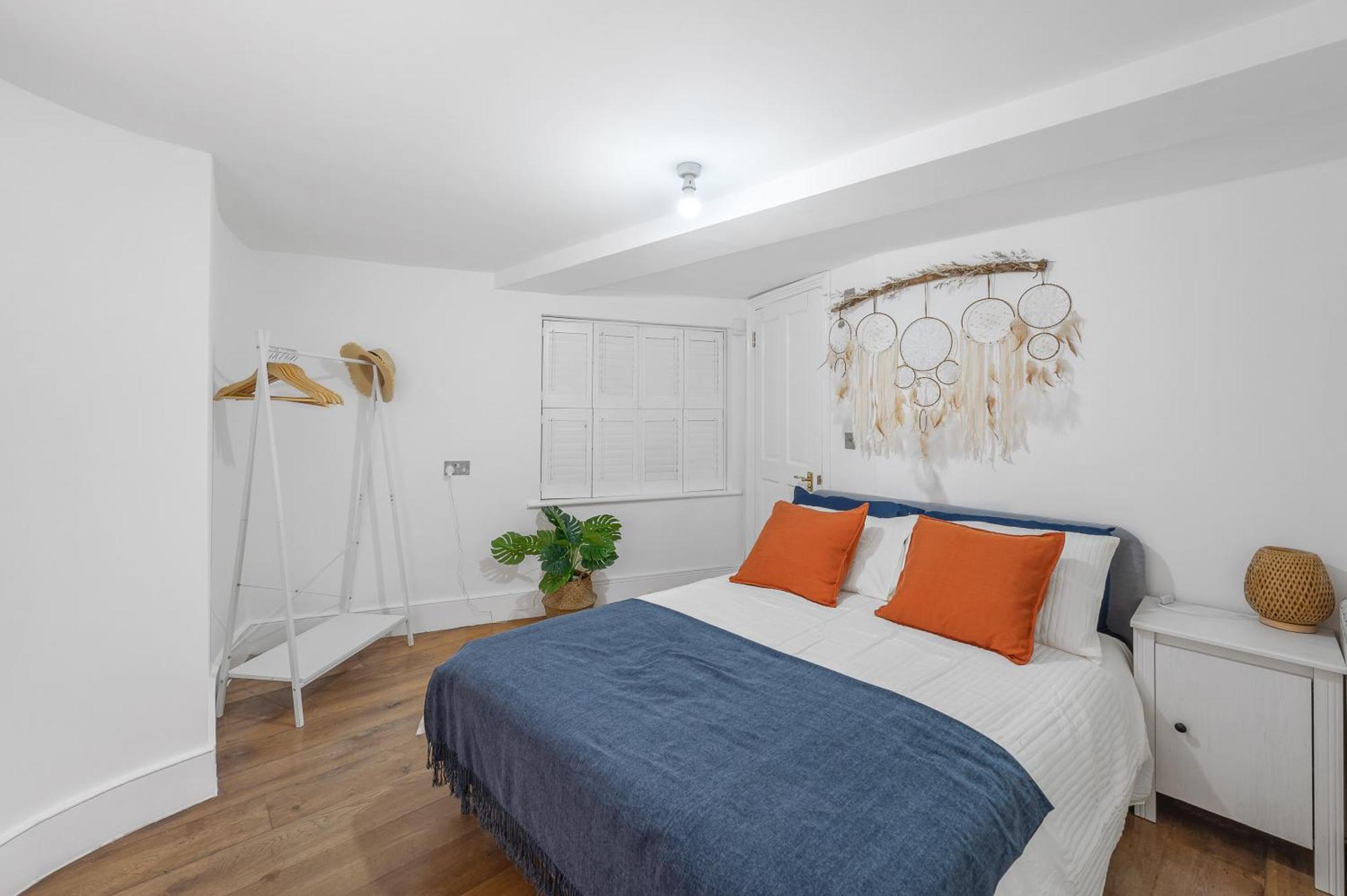 Bright And Spacious 2 Bedroom Flat With Ensuite Bathrooms In London Se5 Leilighet London