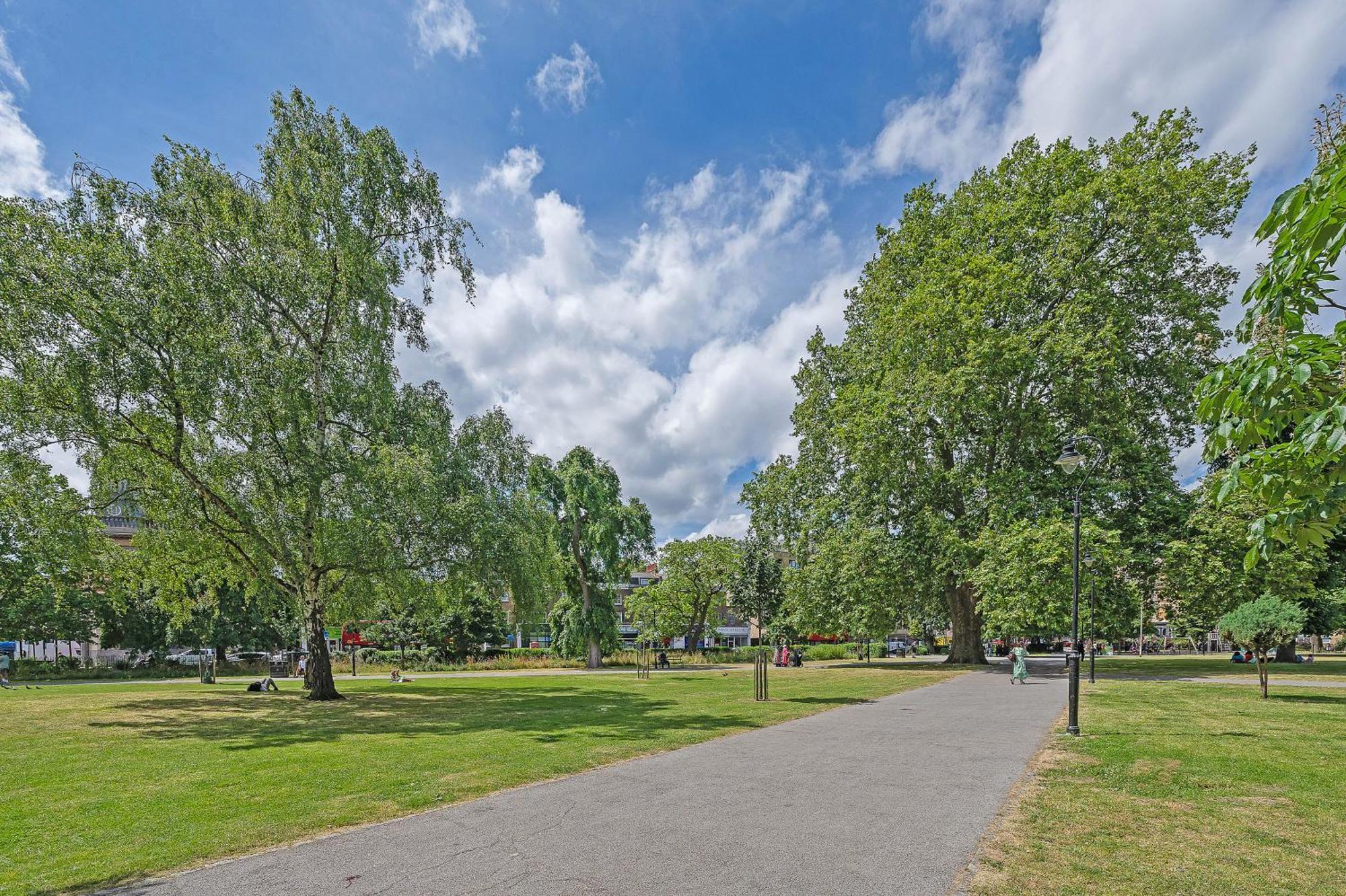 Bright And Spacious 2 Bedroom Flat With Ensuite Bathrooms In London Se5 Leilighet *