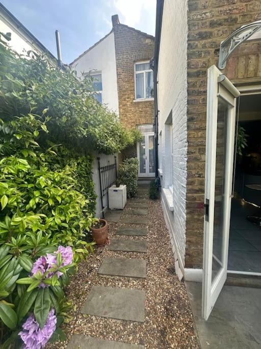 My Sky - Serviced House Well Situated Apartment London