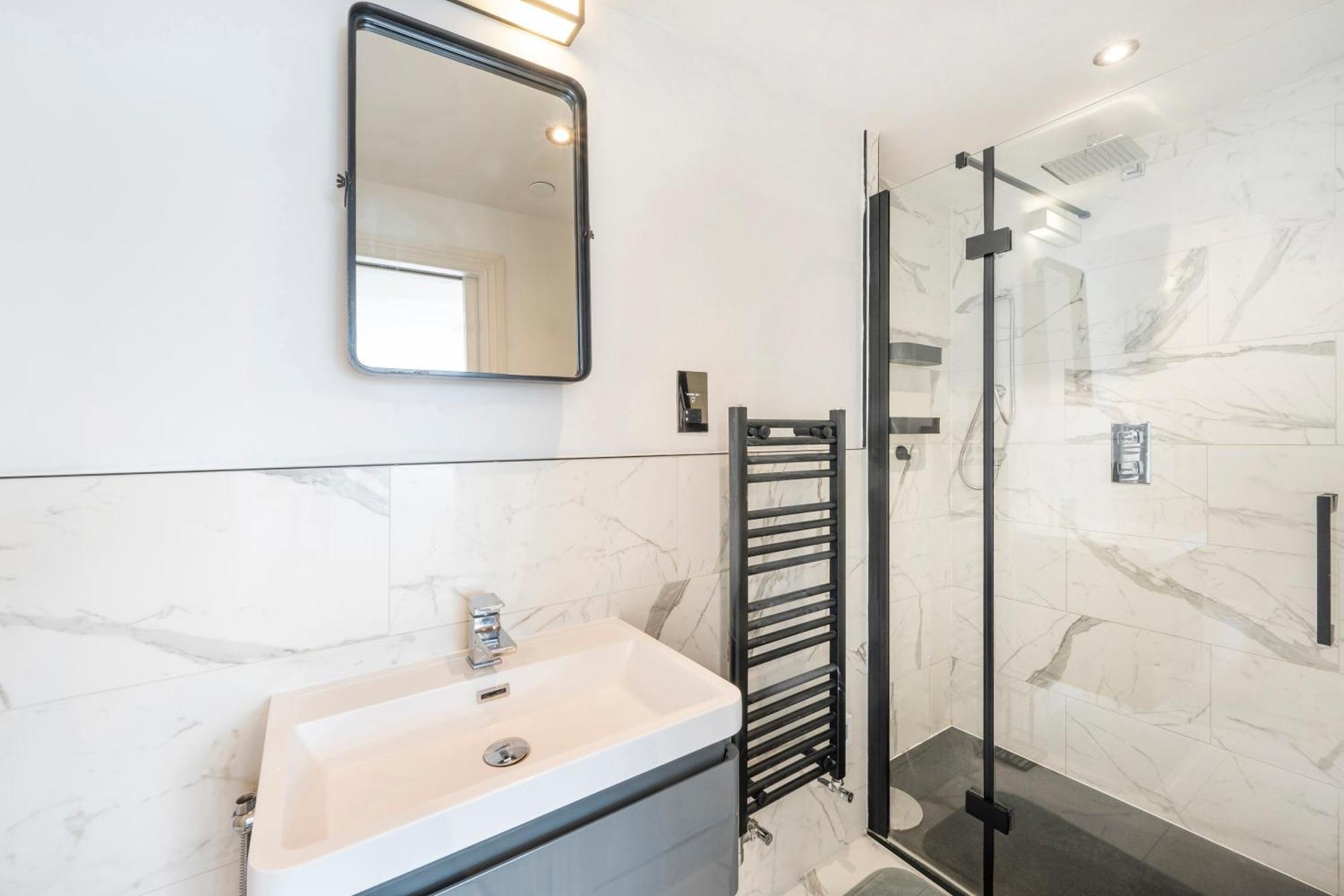 Perfect For 6 - 2 Bedroom 2 Bathroom By The Famous Hammersmith Riverside * Londen