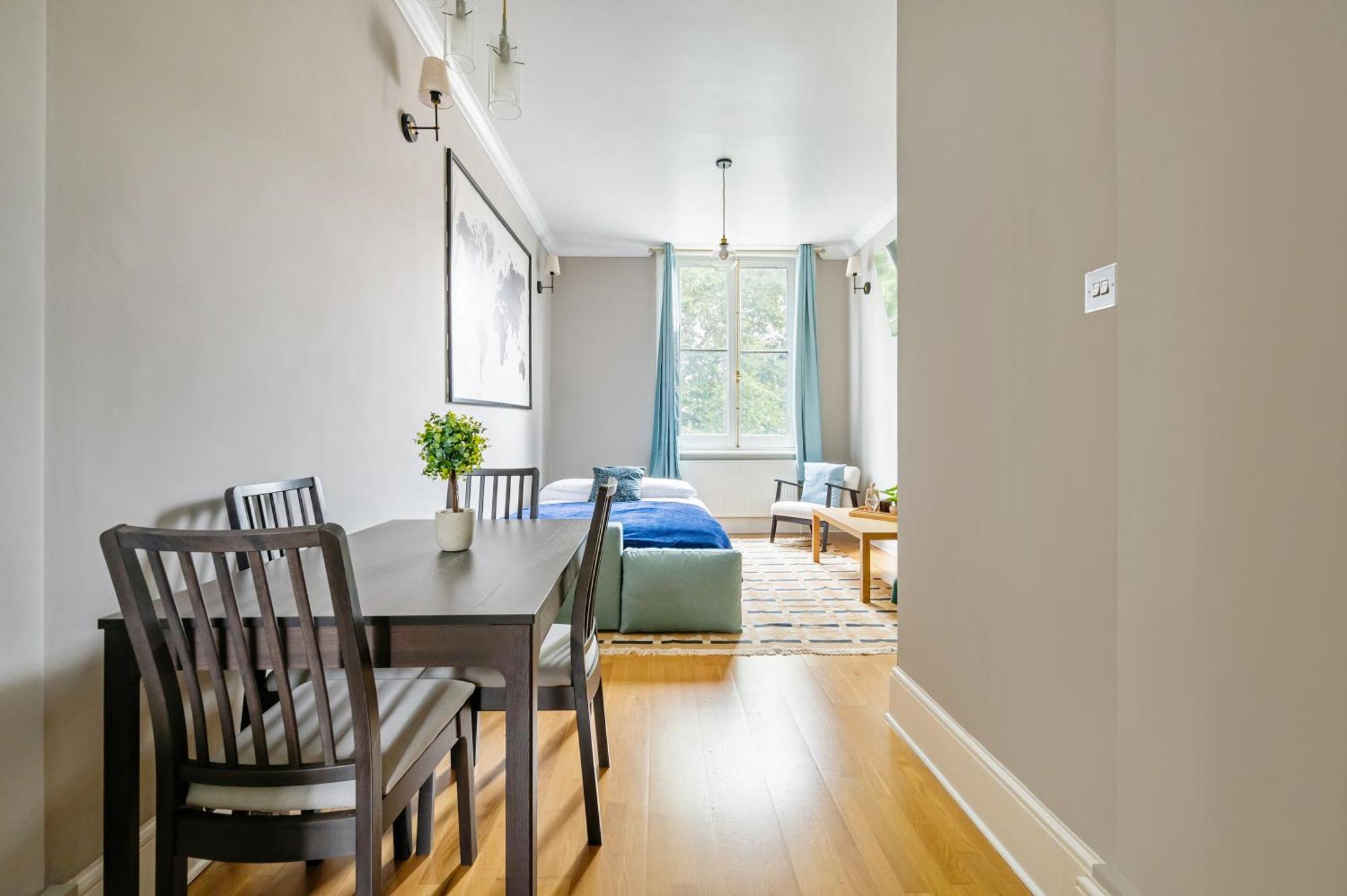 Large 1 Bedroom In Center Of 2 Apartamento