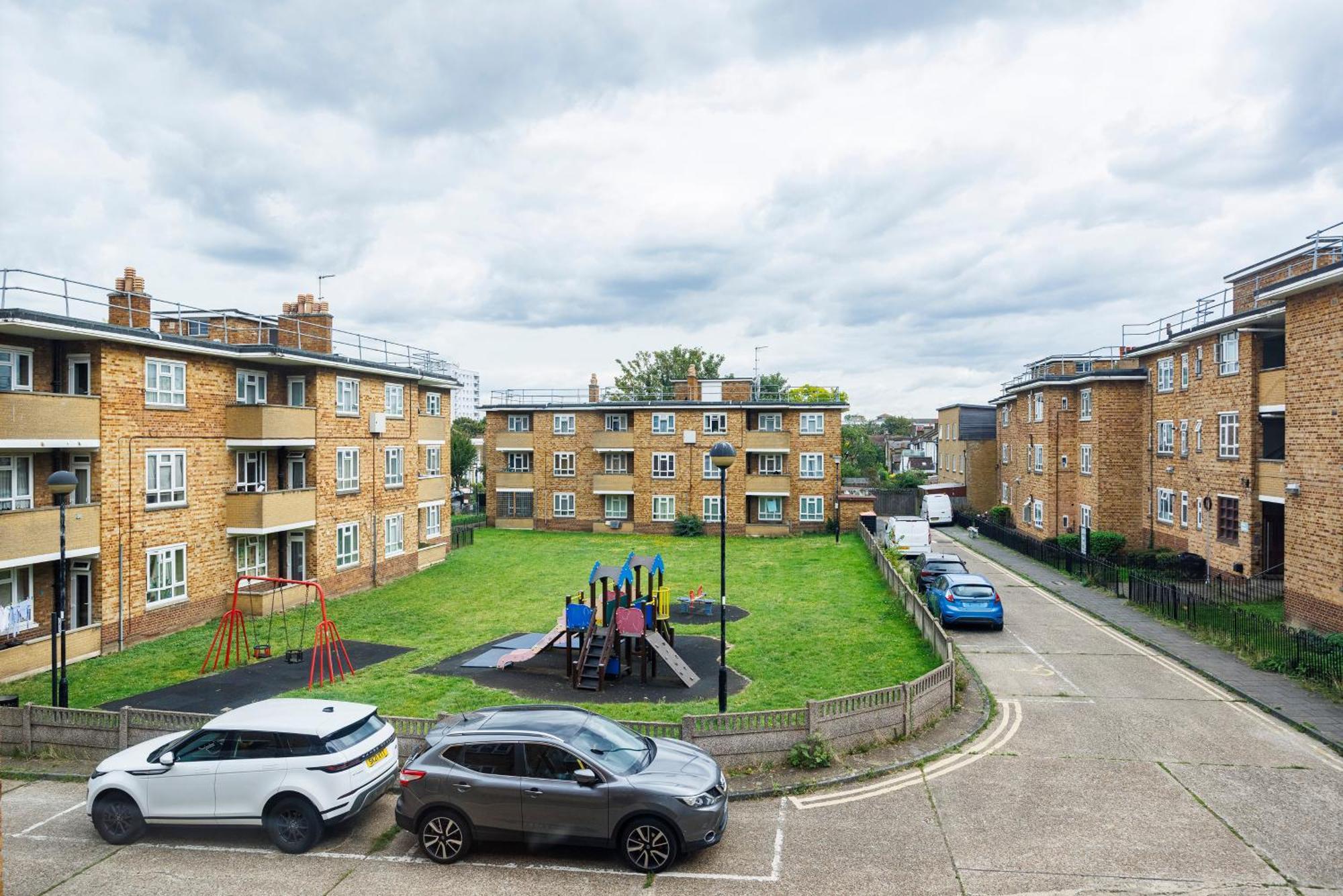 Appartement Spacious 2-bedroom With Terrace, Garden Views & Free Wifi Near Olympic Stadium *
