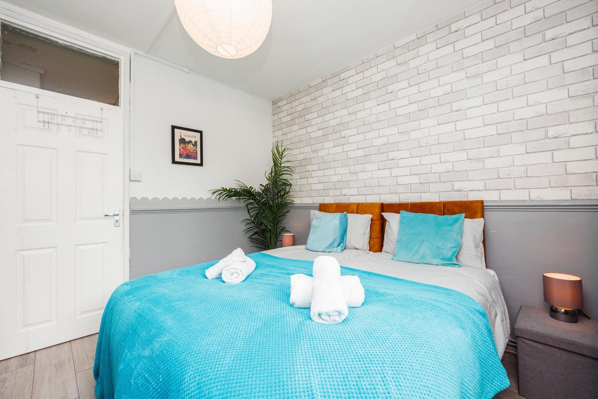 Spacious 2-bedroom With Terrace, Garden Views & Free Wifi Near Olympic Stadium * Londen