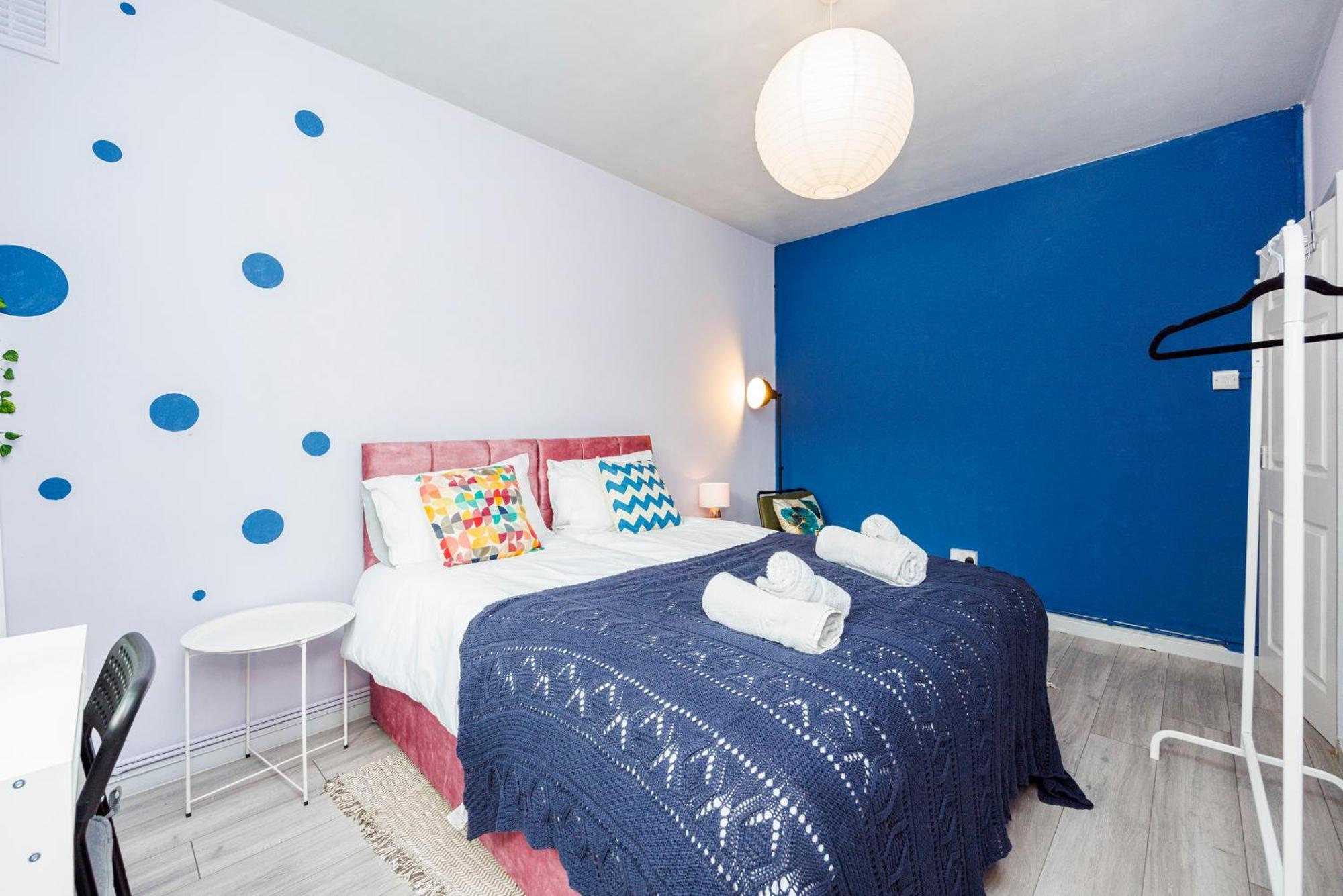 Spacious 2-bedroom With Terrace, Garden Views & Free Wifi Near Olympic Stadium * Londen