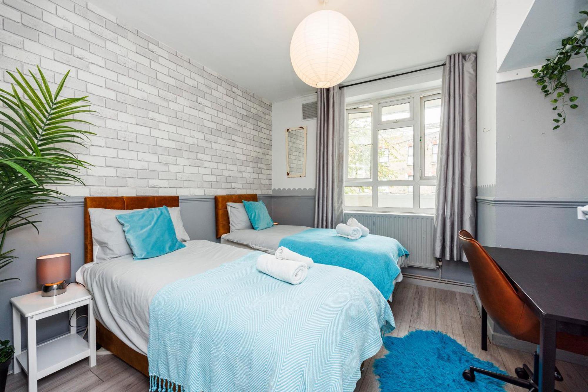 Appartement Spacious 2-bedroom With Terrace, Garden Views & Free Wifi Near Olympic Stadium *