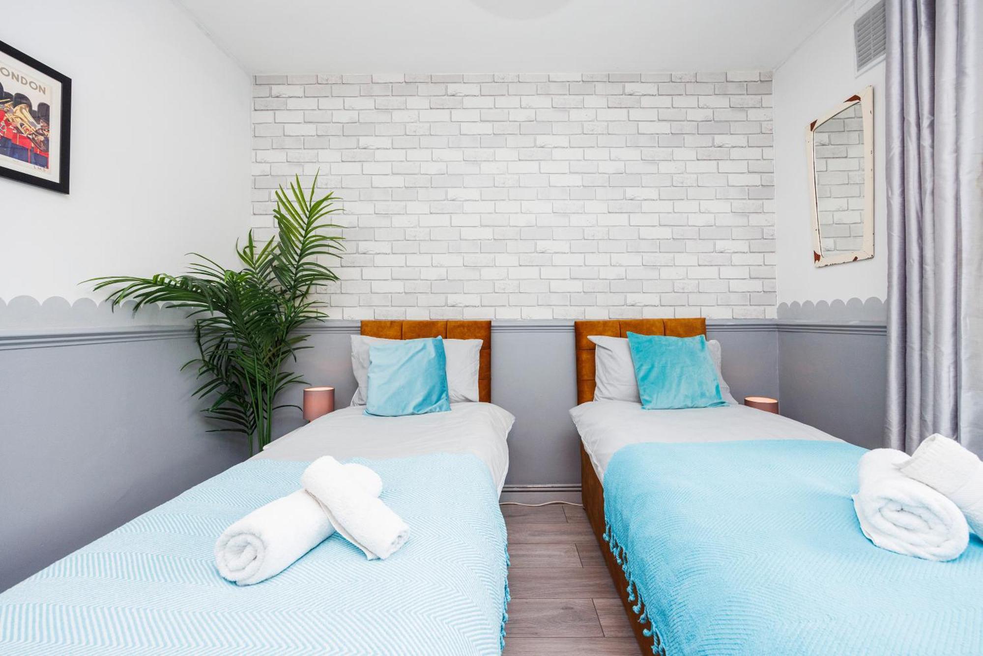 Appartement Spacious 2-bedroom With Terrace, Garden Views & Free Wifi Near Olympic Stadium Londen
