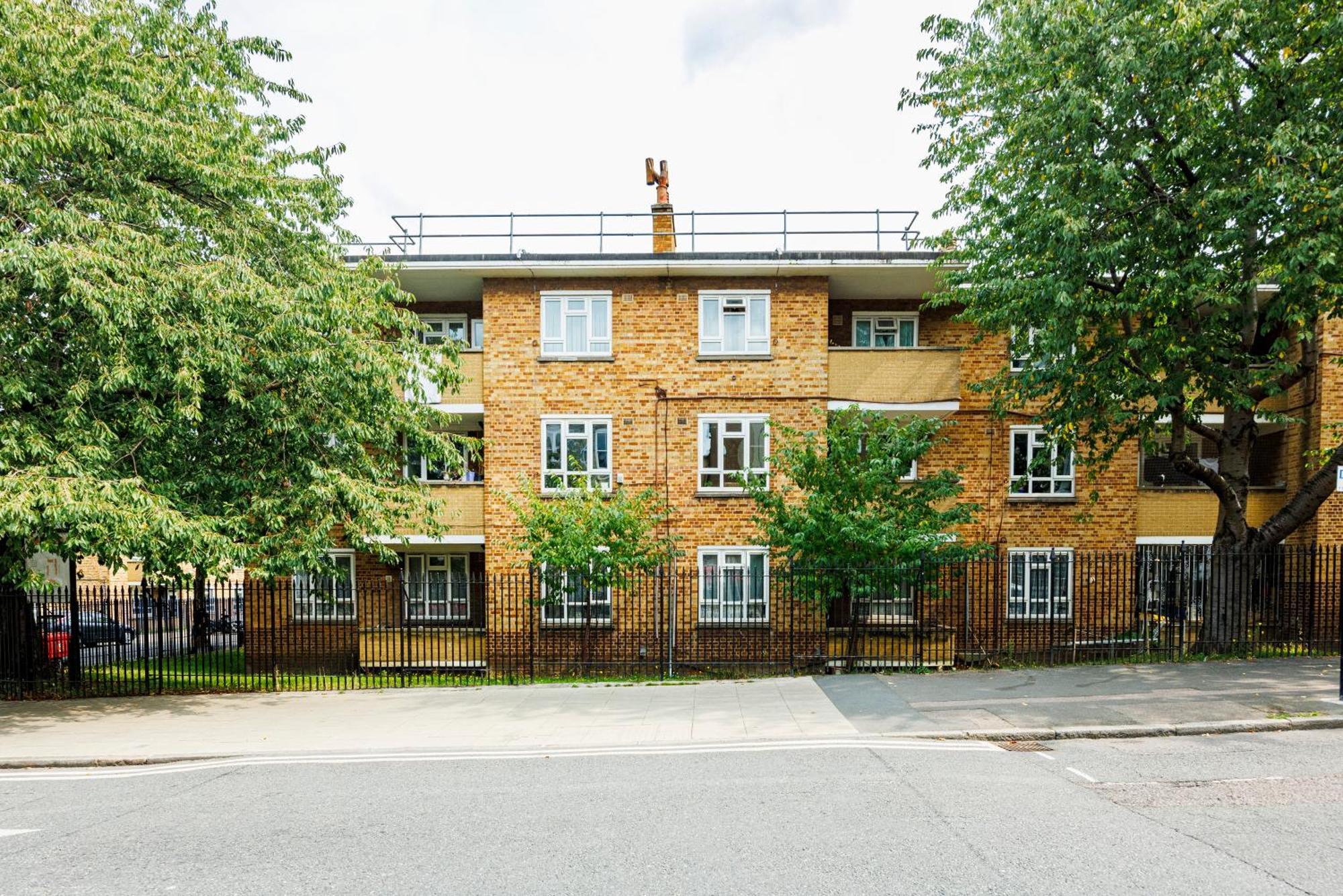 Spacious 2-bedroom With Terrace, Garden Views & Free Wifi Near Olympic Stadium Londen