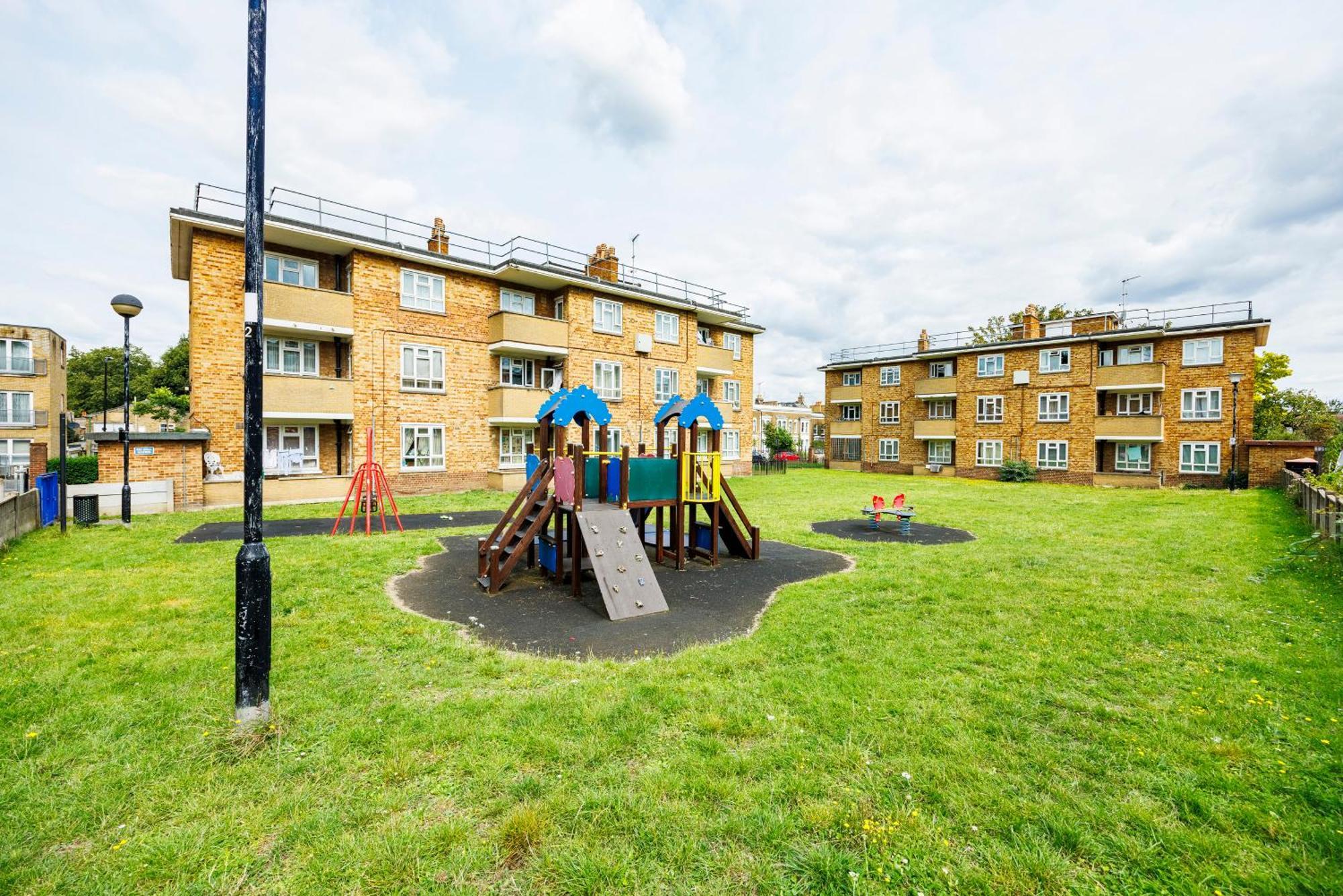 Spacious 2-bedroom With Terrace, Garden Views & Free Wifi Near Olympic Stadium Appartement *