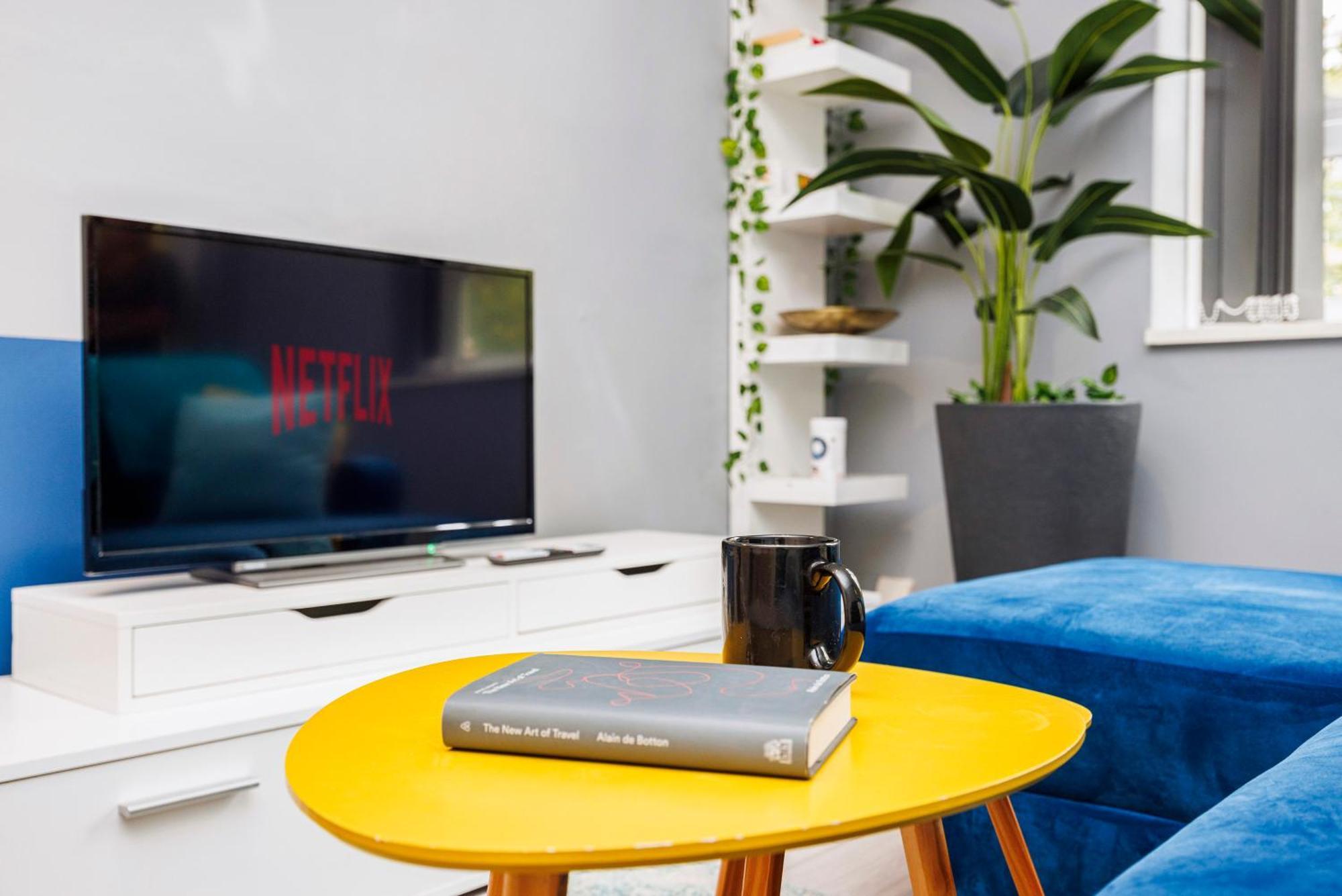Appartement Spacious 2-bedroom With Terrace, Garden Views & Free Wifi Near Olympic Stadium Londen