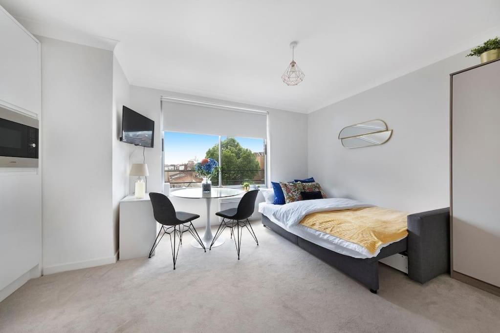 Modern And Airy Belgravia Living *