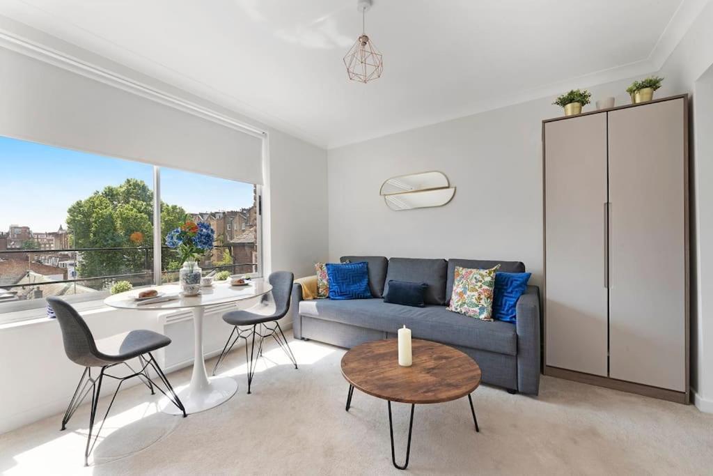 Modern And Airy Belgravia Living Apartment London