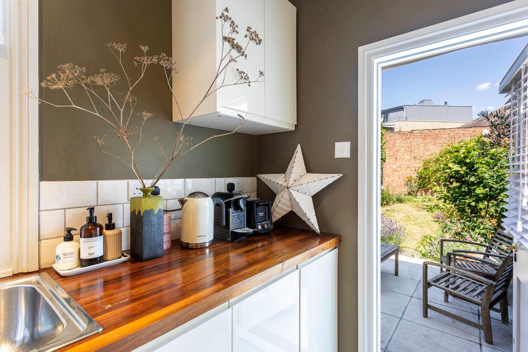 Holiday home Tooting's Charming Victorian Garden Hideaway London