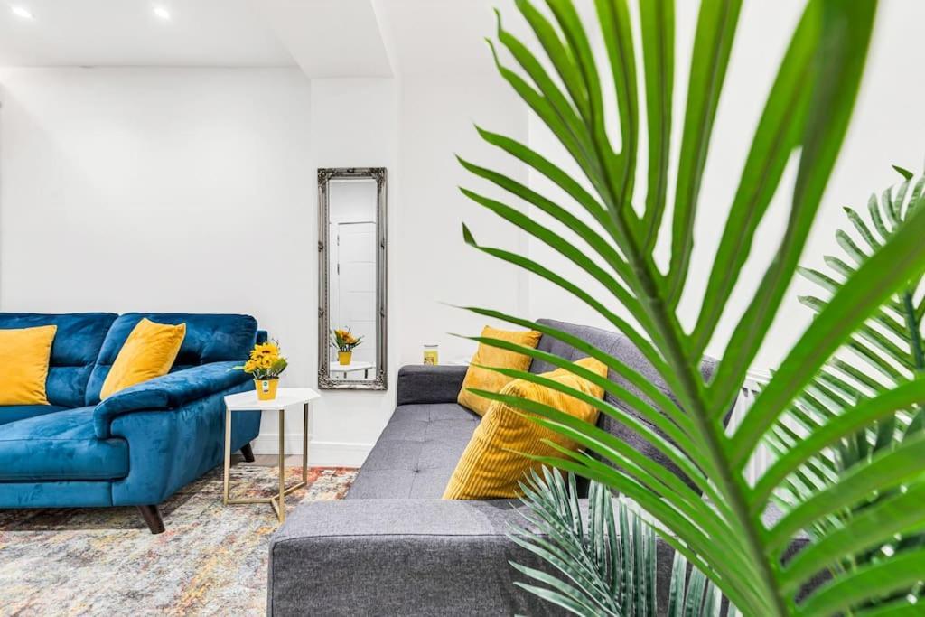 Luxstay Holland Park With Ac Londen