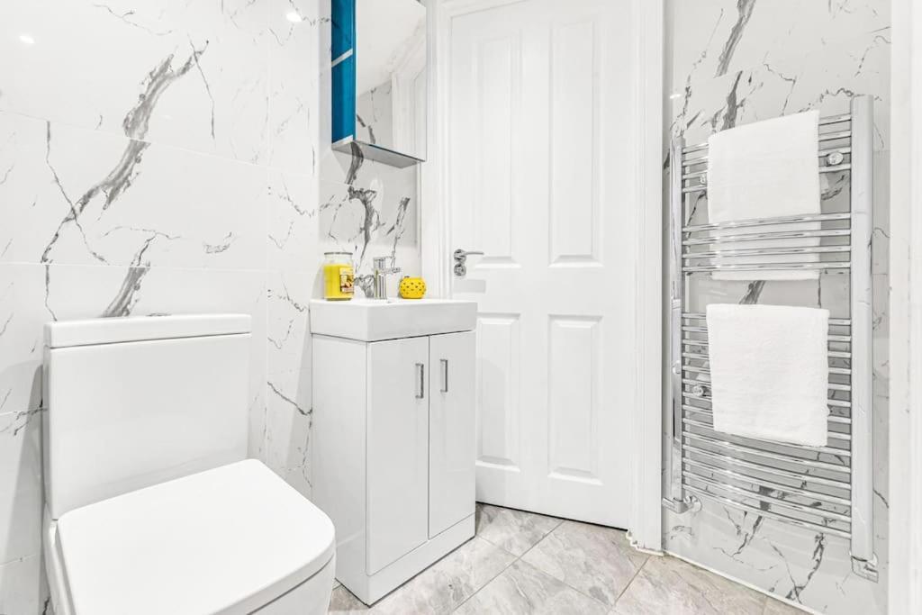 Luxstay Holland Park With Ac * Londen