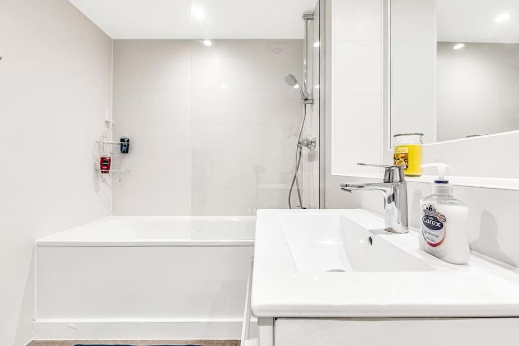 Luxaway In Earls Court - Sleeps Up To 10 Leilighet London
