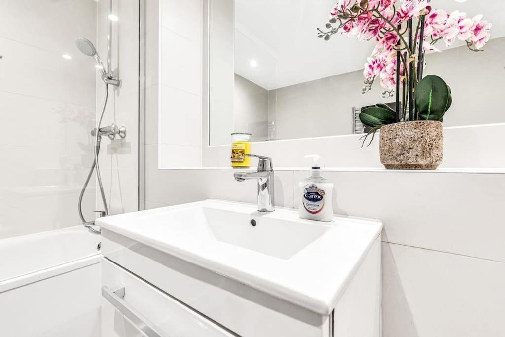 Leilighet Luxaway In Earls Court - Sleeps Up To 10 London